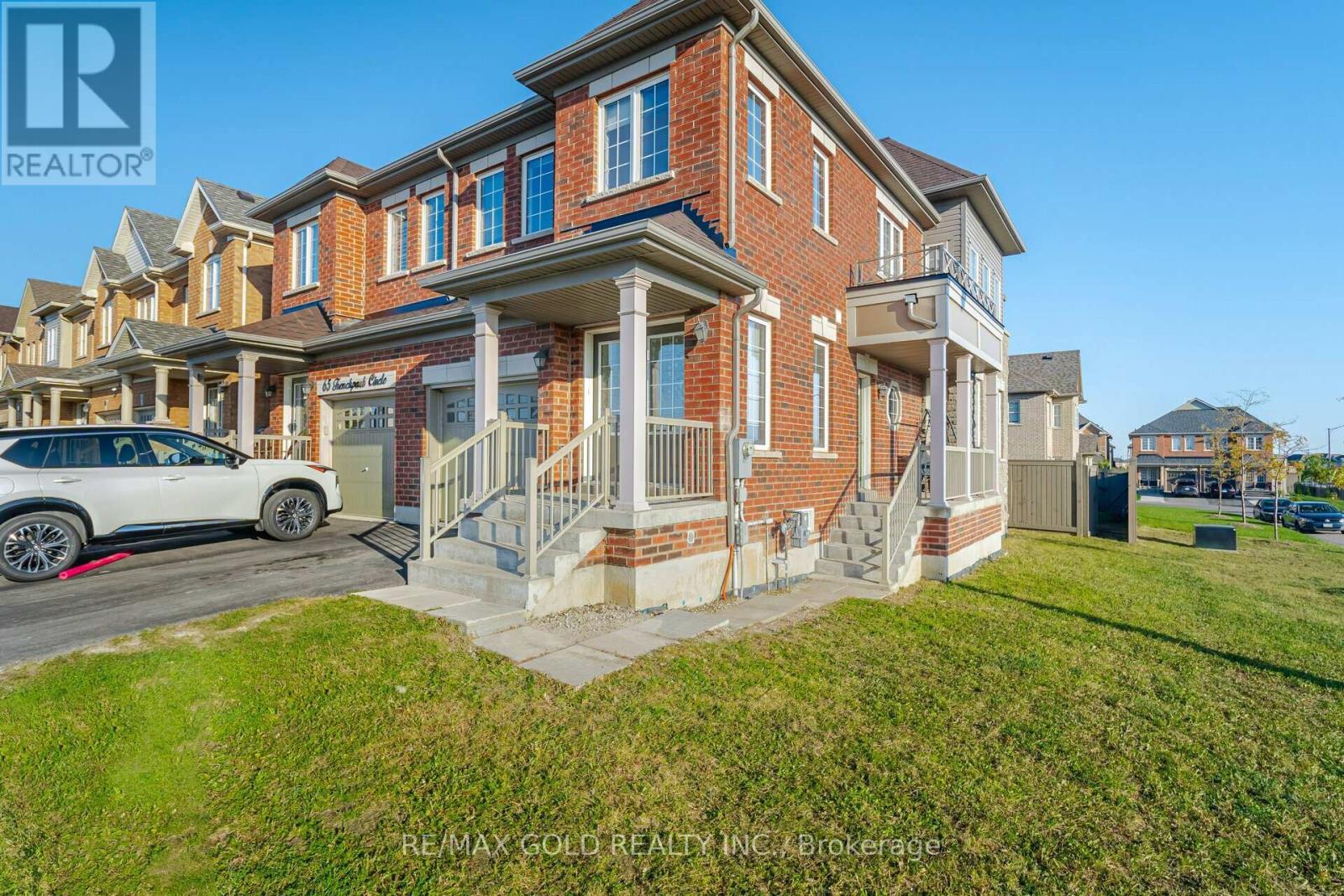 63 Frenchpark Circle, Brampton, Ontario  L6X 0Y6 - Photo 2 - W11887259