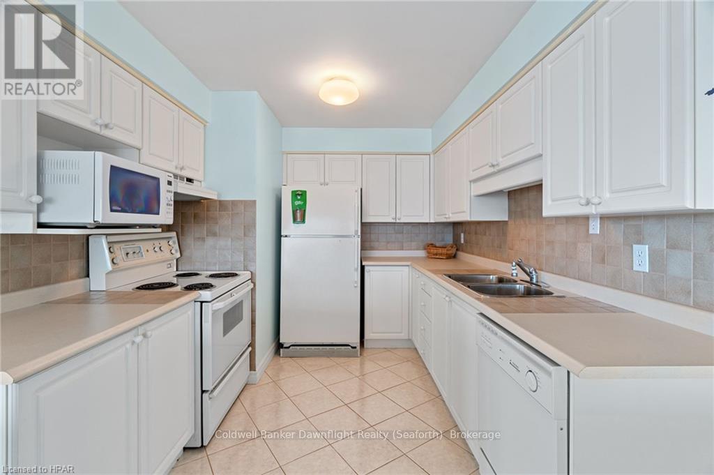 202 - 9 Pine Street, Lambton Shores, Ontario  N0M 1T0 - Photo 20 - X11887334