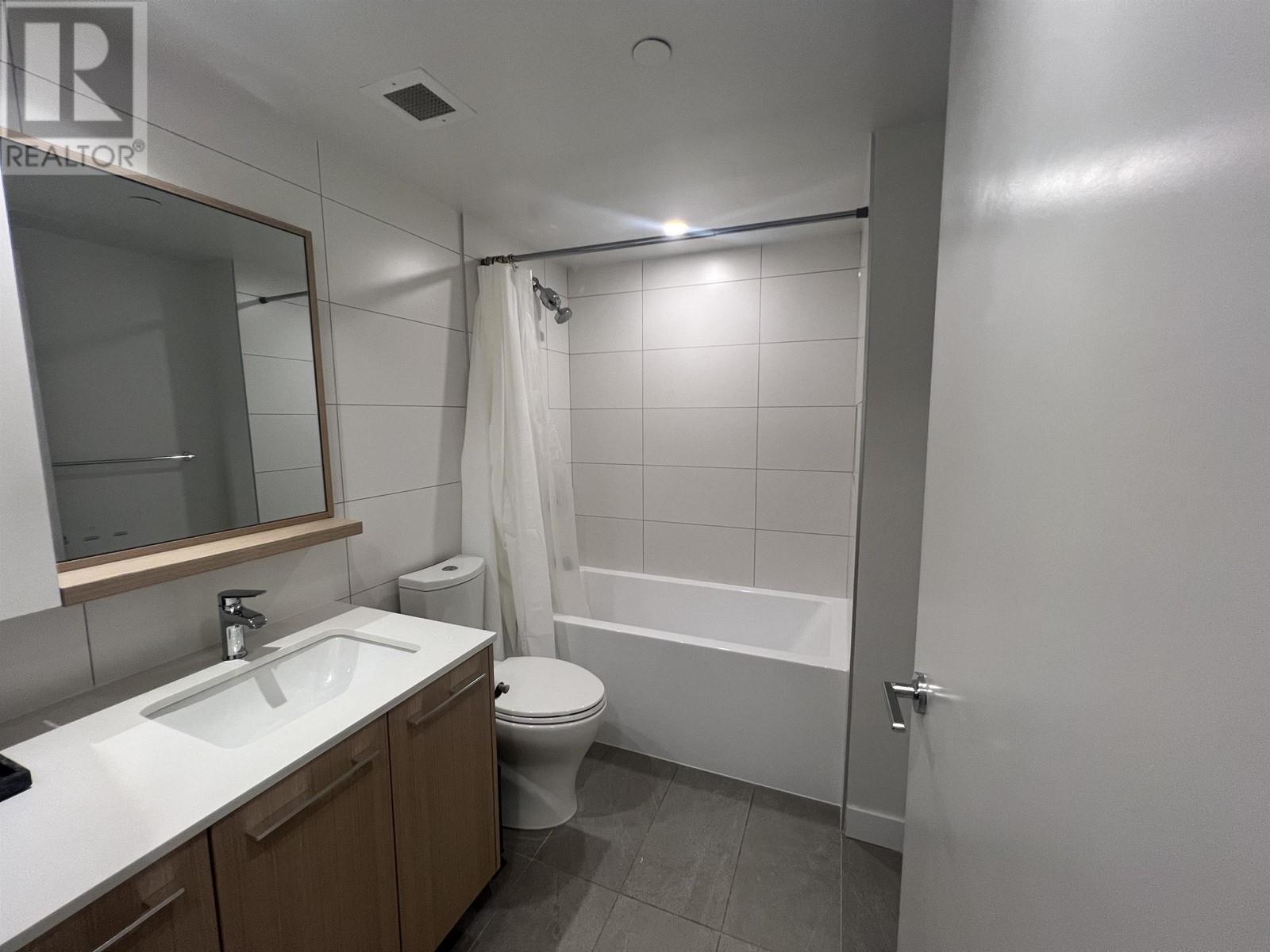 Listing Picture 19 of 26 : 318 9888 UNIVERSITY CRESCENT, Burnaby / 本拿比 - 魯藝地產 Yvonne Lu Group - MLS Medallion Club Member