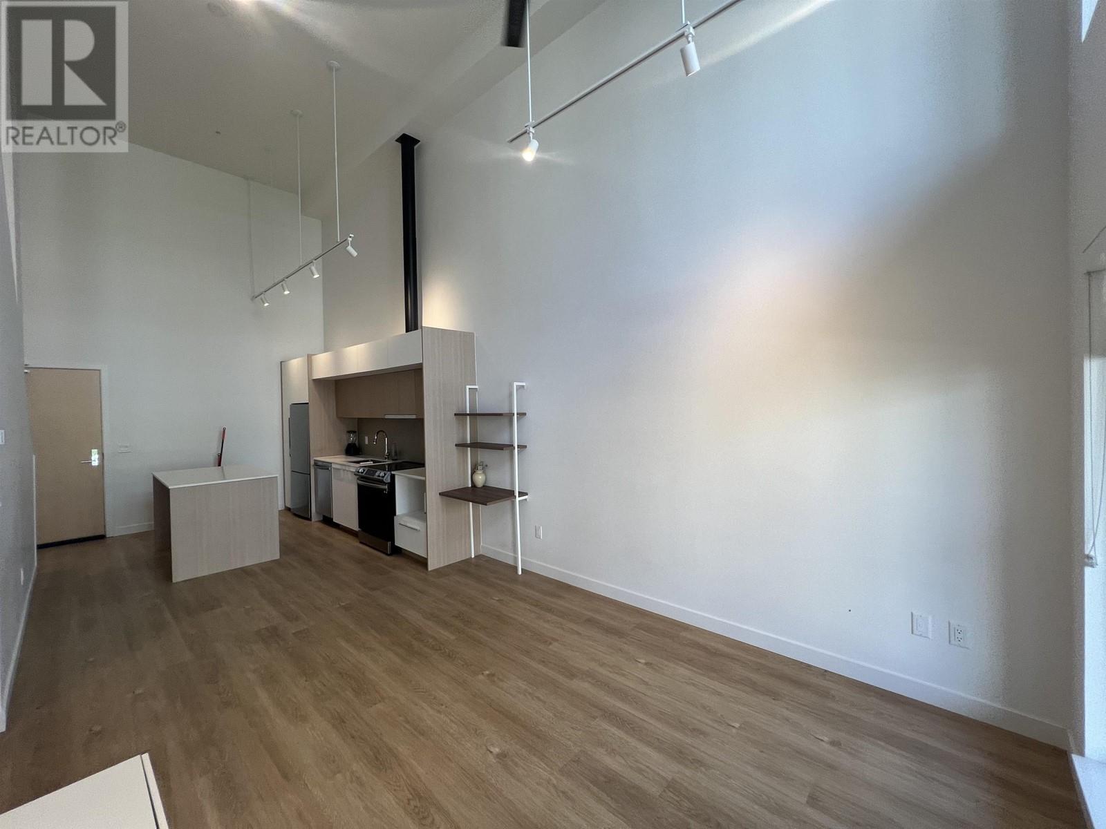 Listing Picture 7 of 26 : 318 9888 UNIVERSITY CRESCENT, Burnaby / 本拿比 - 魯藝地產 Yvonne Lu Group - MLS Medallion Club Member