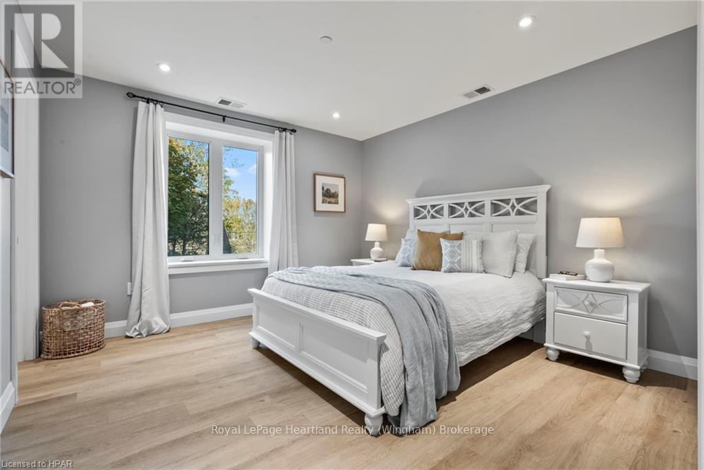 105 - 187 Victoria Street W, North Huron, Ontario  N0G 2W0 - Photo 11 - X11887301