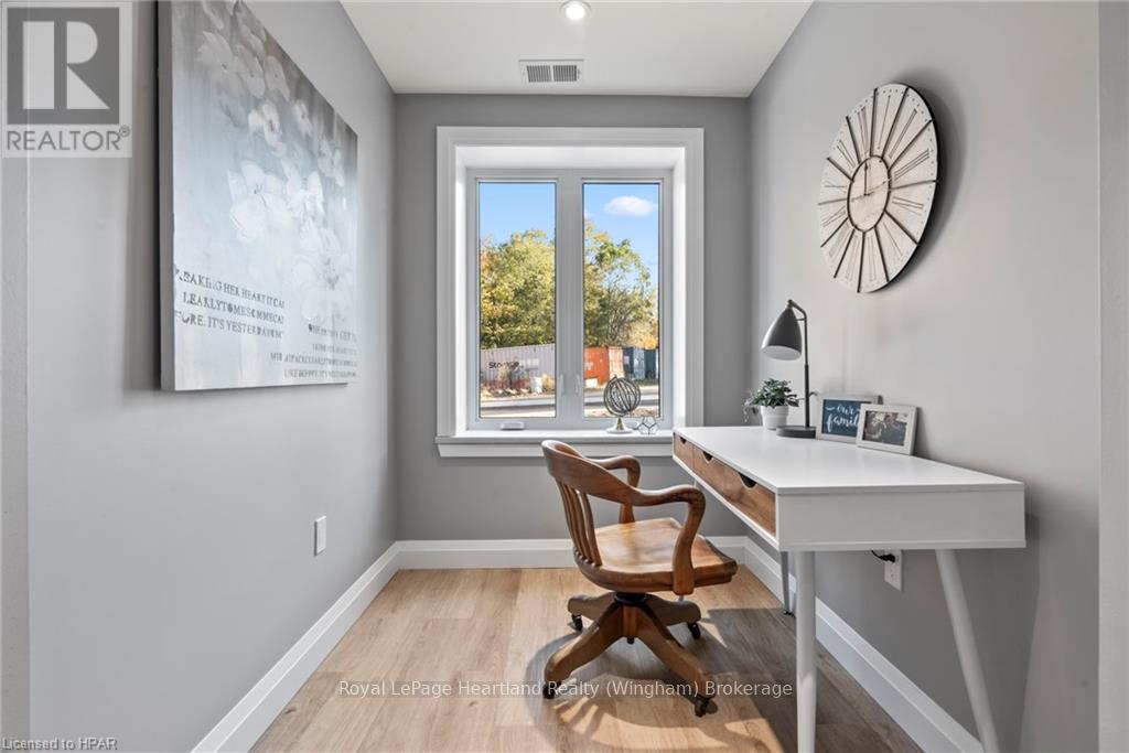 210 - 187 Victoria Street W, North Huron, Ontario  N0G 2W0 - Photo 16 - X11887312