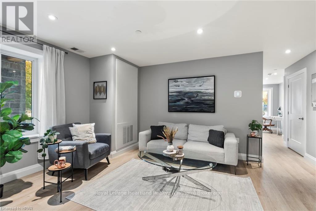 210 - 187 Victoria Street W, North Huron, Ontario  N0G 2W0 - Photo 9 - X11887312