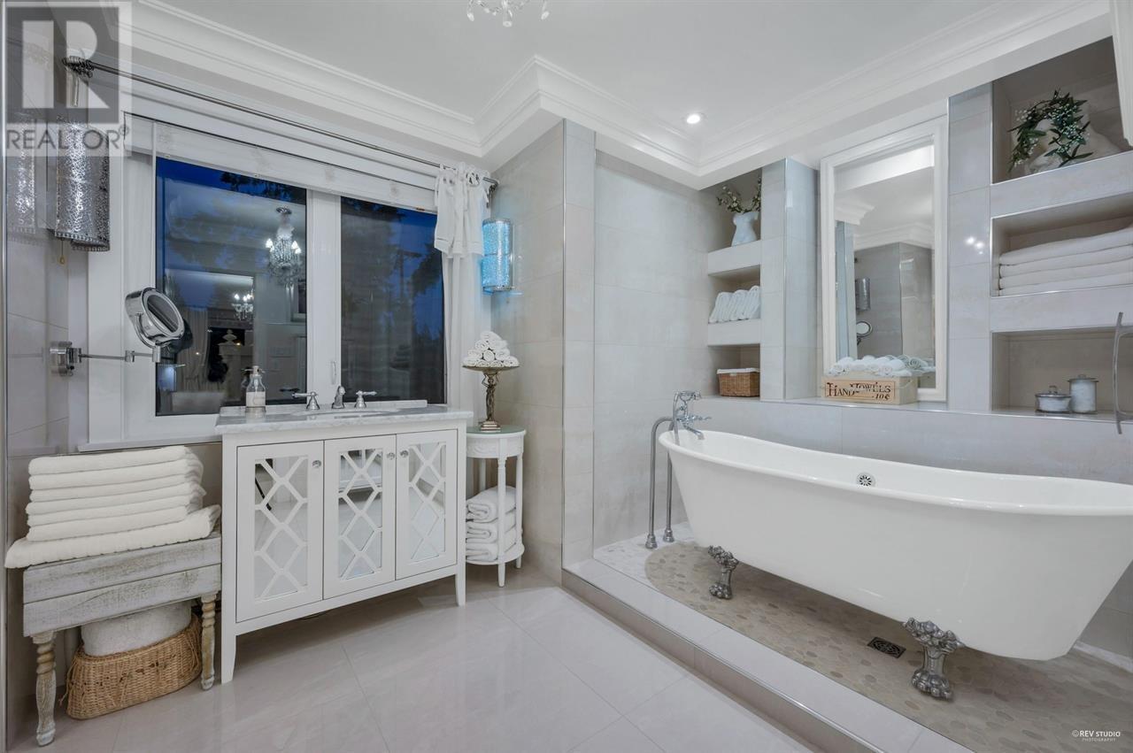 4511 Capilano Road, North Vancouver, British Columbia  V7R 4K2 - Photo 25 - R2949686