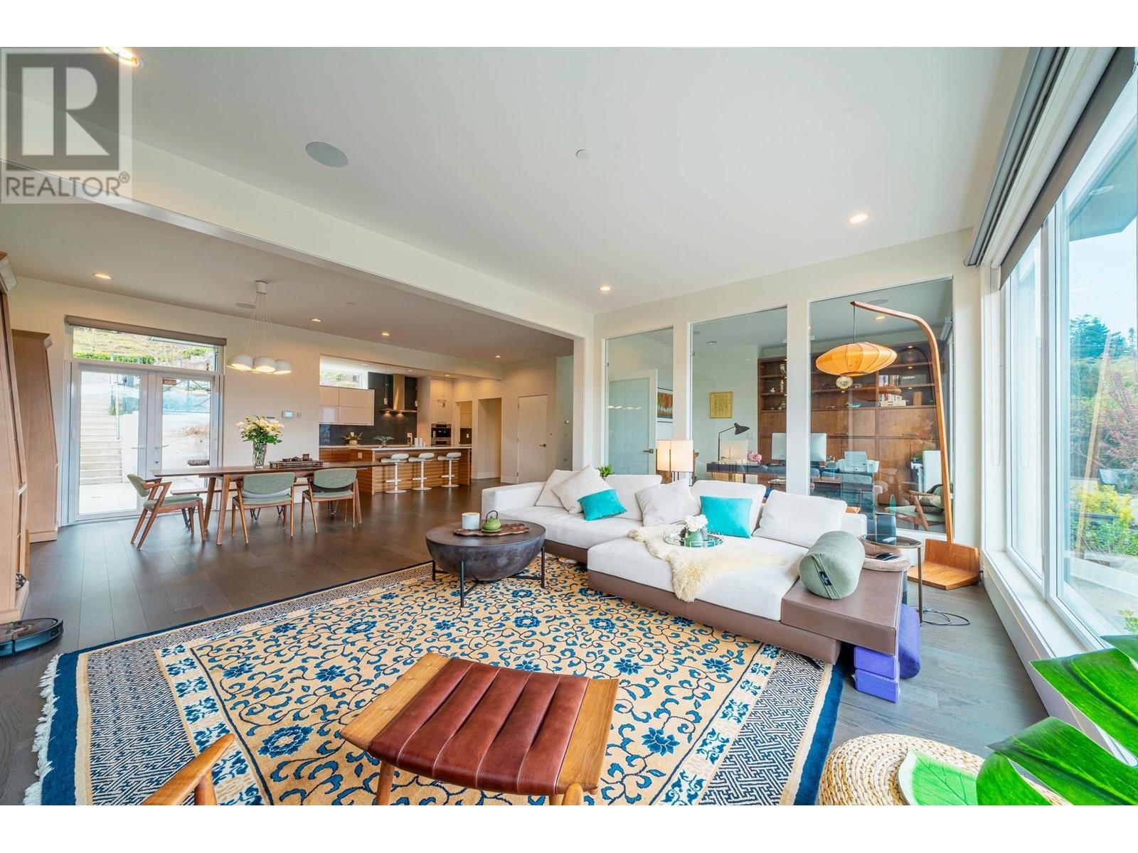 Listing Picture 3 of 34 : 4350 LOCARNO CRESCENT, Vancouver / 溫哥華 - 魯藝地產 Yvonne Lu Group - MLS Medallion Club Member