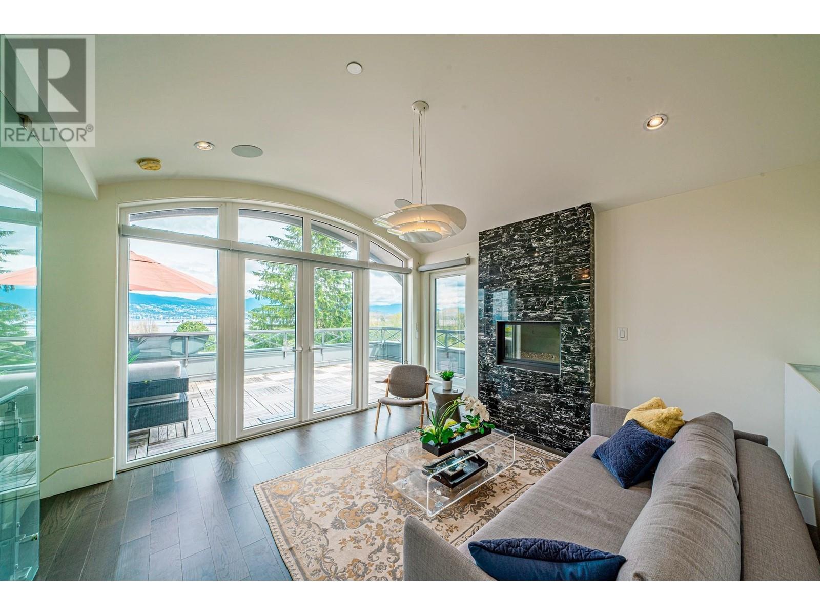 Listing Picture 32 of 34 : 4350 LOCARNO CRESCENT, Vancouver / 溫哥華 - 魯藝地產 Yvonne Lu Group - MLS Medallion Club Member