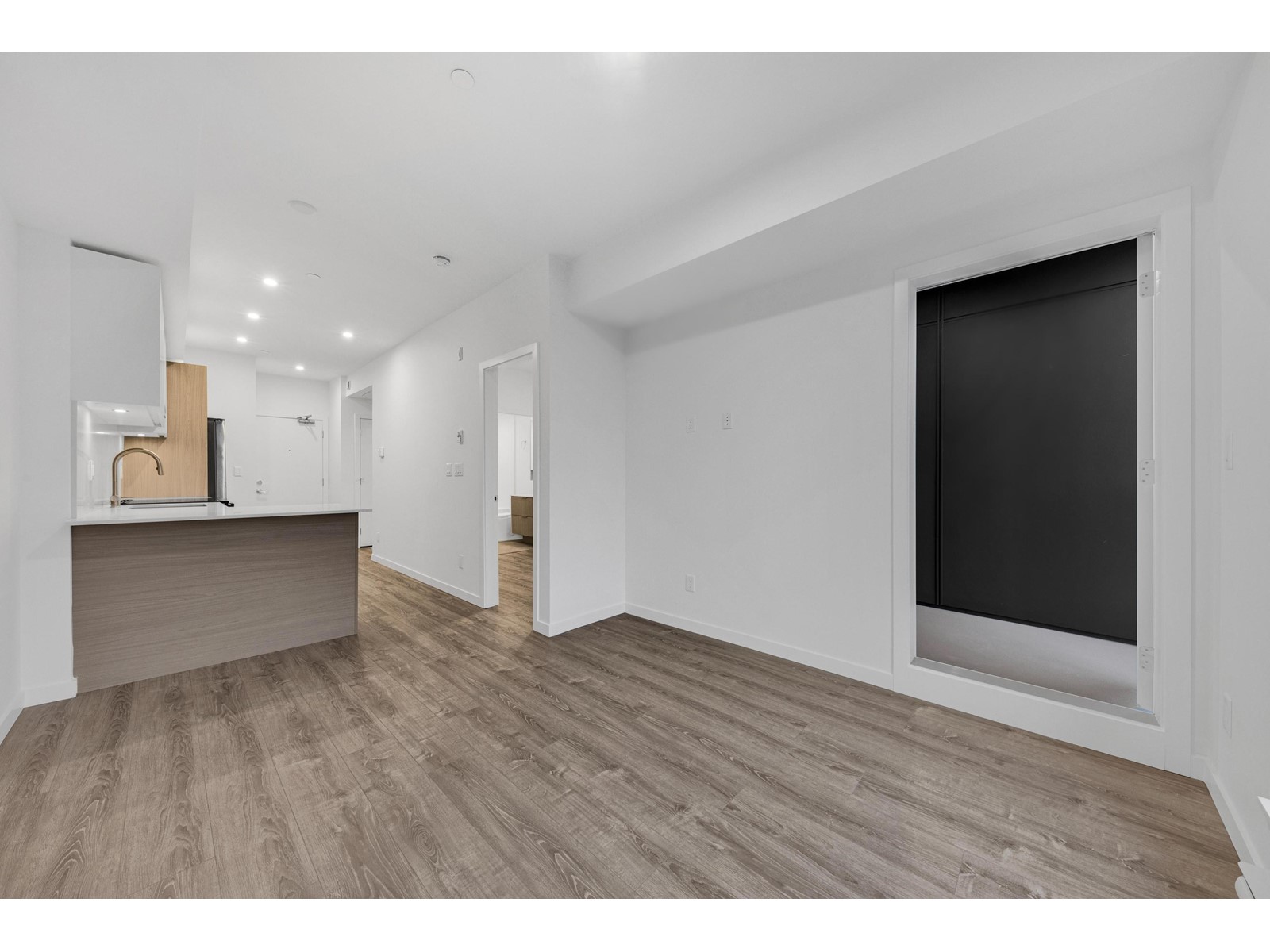 W406 10829 140 Street, Surrey, British Columbia  V3R 0H4 - Photo 6 - R2945957