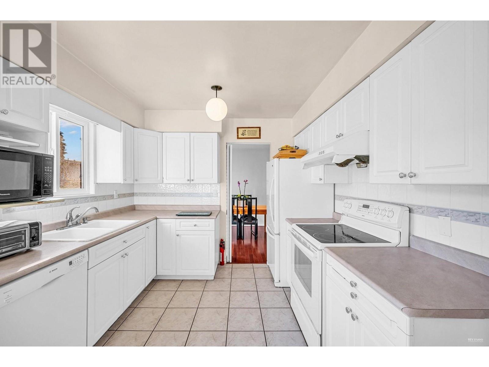 Listing Picture 6 of 7 : 10740 MORTFIELD ROAD, Richmond / 烈治文 - 魯藝地產 Yvonne Lu Group - MLS Medallion Club Member
