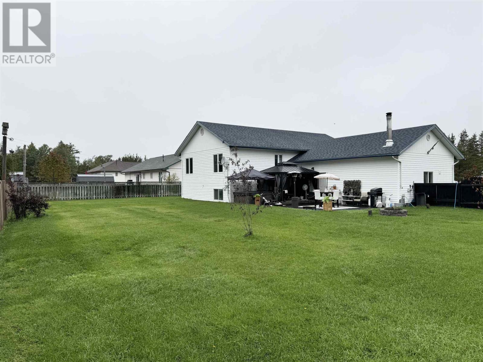 3 Rate St, Chapleau, Ontario  P0M 1K0 - Photo 3 - SM242557