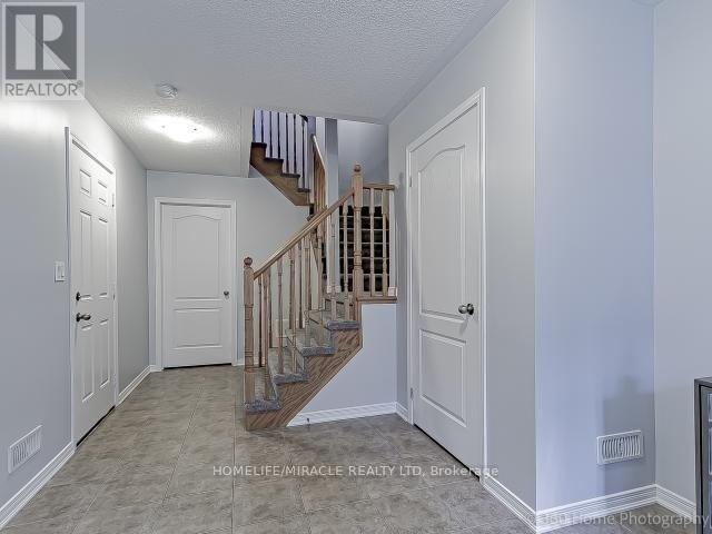 27 Birchfield Crescent, Caledon, Ontario  L7C 3Z4 - Photo 8 - W11887758