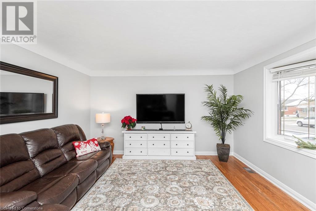 16 Fernwood Crescent, Hamilton, Ontario  L8T 3L1 - Photo 9 - 40683738