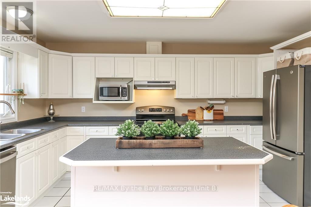 13 Riverdale Drive, Wasaga Beach, Ontario  L9Z 1E9 - Photo 15 - S10440452
