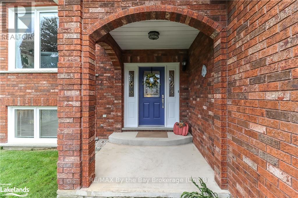 13 Riverdale Drive, Wasaga Beach, Ontario  L9Z 1E9 - Photo 2 - S10440452