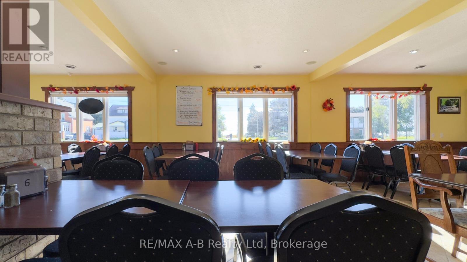 82 Maddison Street W, North Perth, Ontario  N0K 1P0 - Photo 12 - X11886067