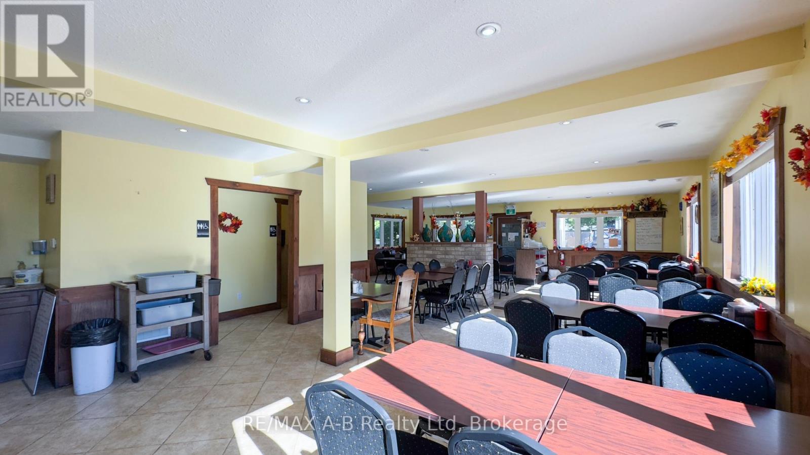 82 Maddison Street W, North Perth, Ontario  N0K 1P0 - Photo 9 - X11886067