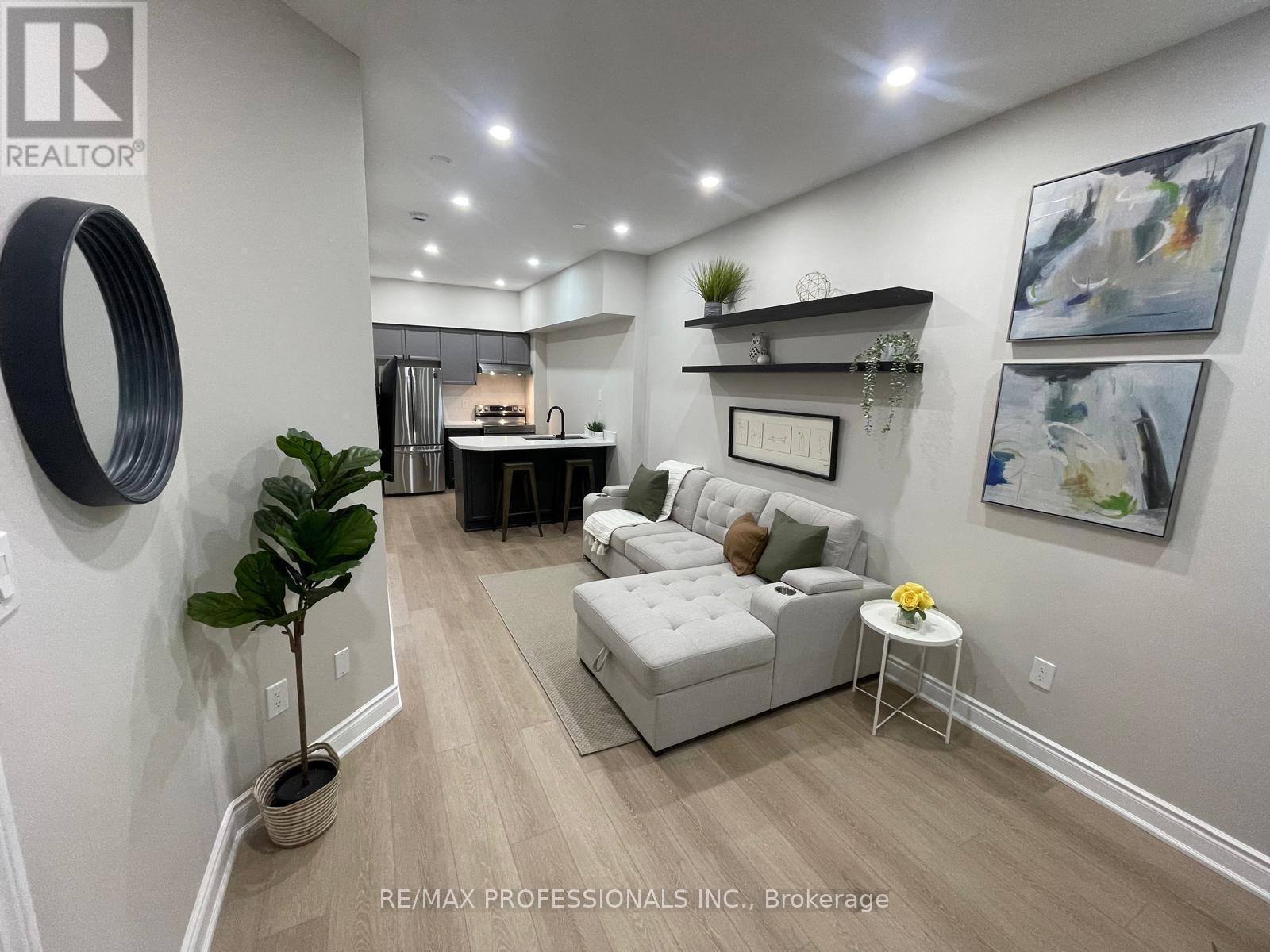133 - 601 Shoreline Drive, Mississauga (Cooksville), Ontario  L5B 4K3 - Photo 2 - W11887953