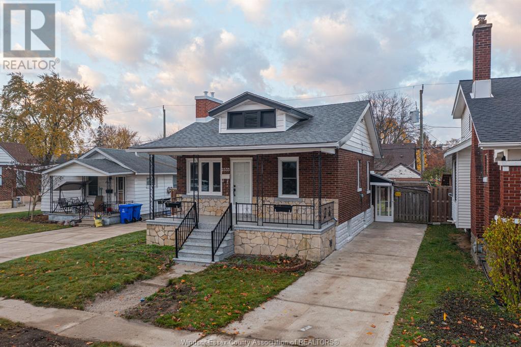 MLS# 24029233: 2533 TURNER, Windsor, Canada