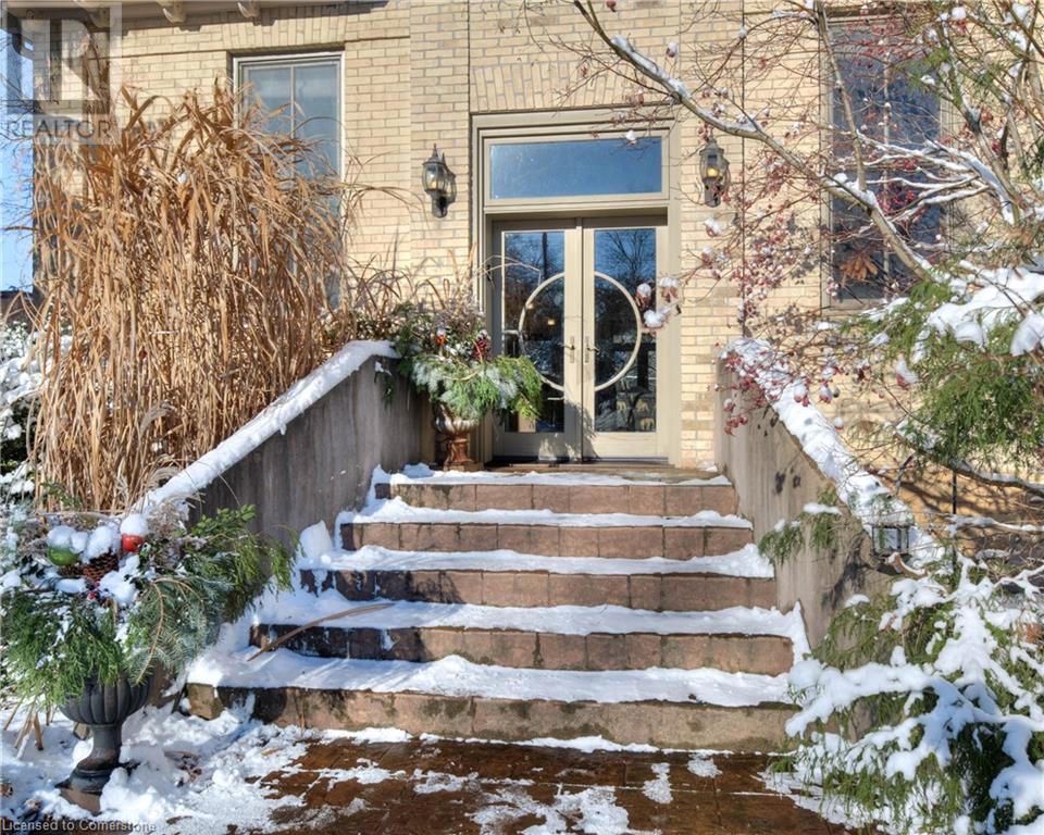 27 Forbes Avenue W, Guelph, Ontario  N1G 1G2 - Photo 2 - 40684175