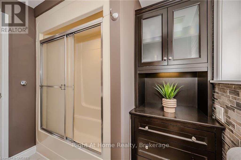 76 Brock Street, Oakville, Ontario  L6K 2Z1 - Photo 17 - W10404431