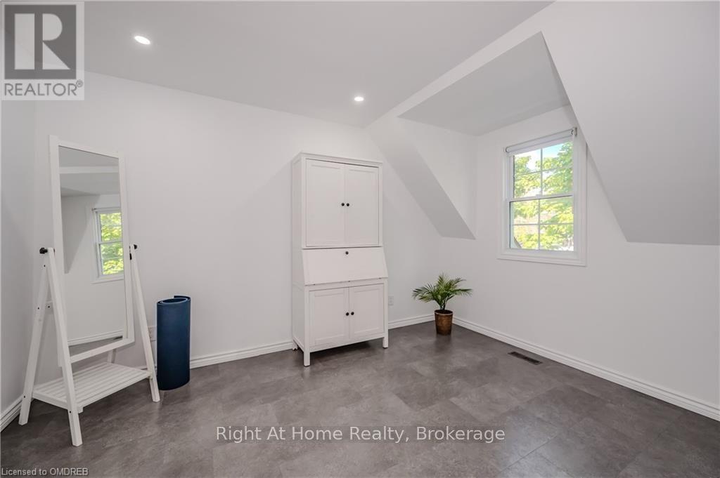 76 Brock Street, Oakville, Ontario  L6K 2Z1 - Photo 23 - W10404431