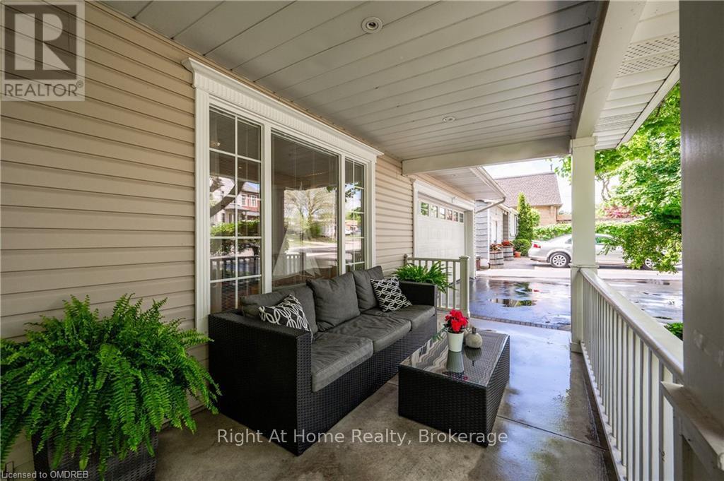 76 Brock Street, Oakville, Ontario  L6K 2Z1 - Photo 5 - W10404431