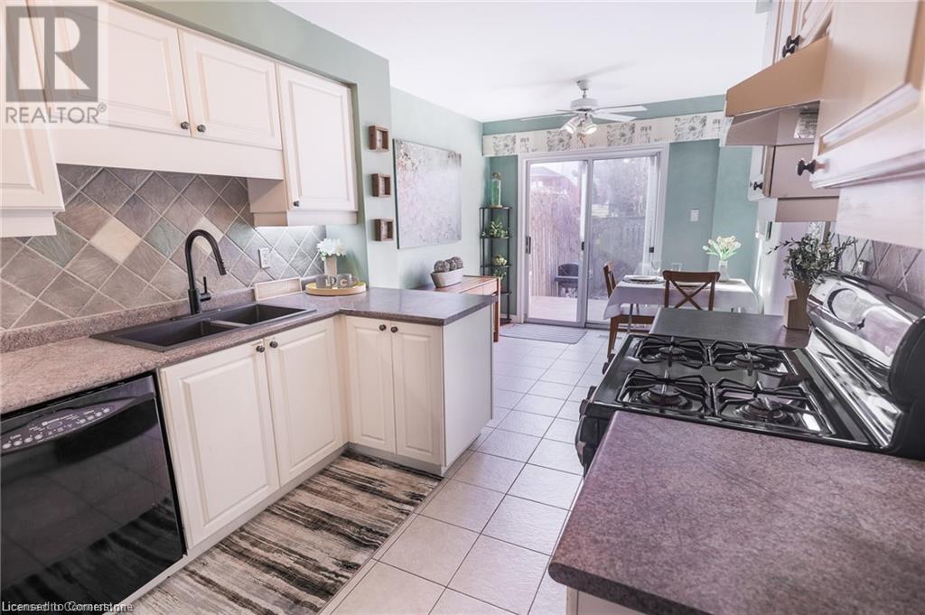 11 Tomahawk Drive, Grimsby, Ontario  L3M 5G4 - Photo 12 - 40684506