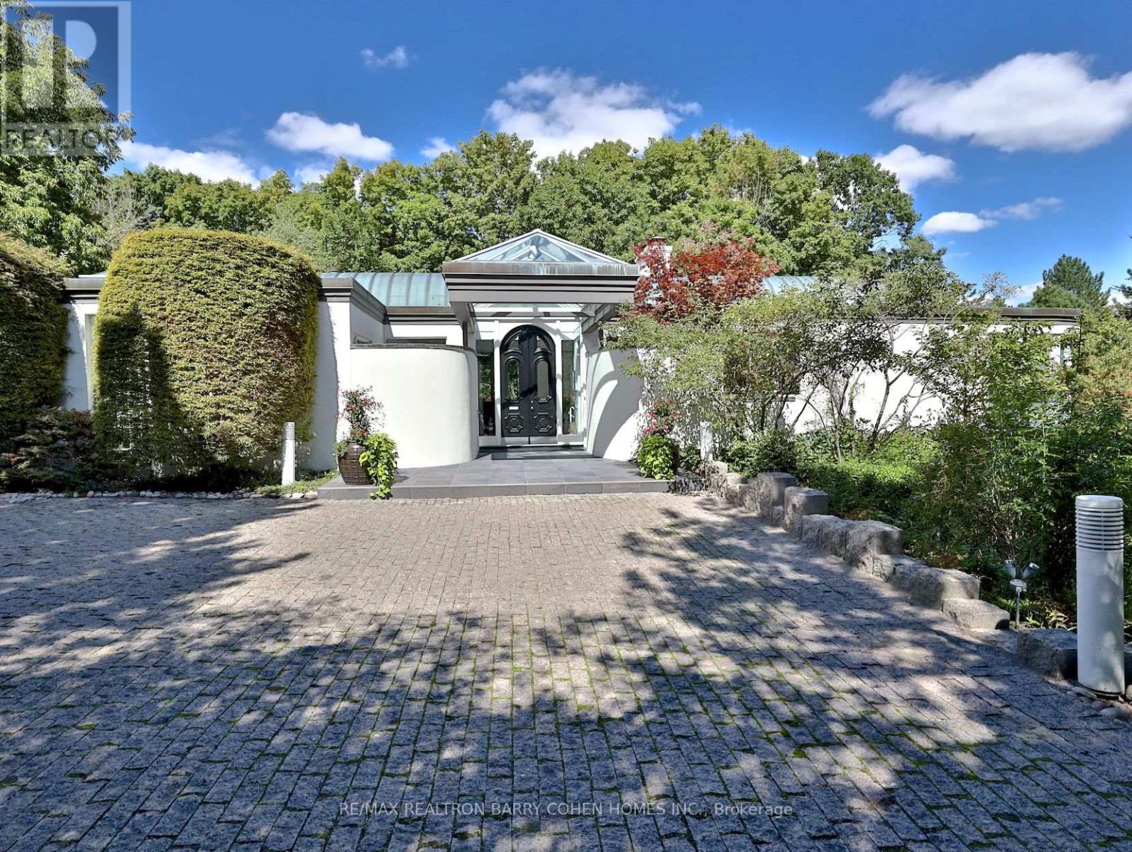 Property at 18 TIMBERGLADE COURT image 1