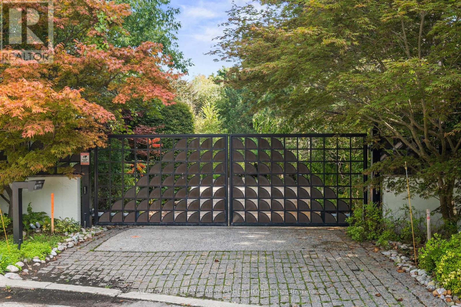 Property at 18 TIMBERGLADE COURT image 3