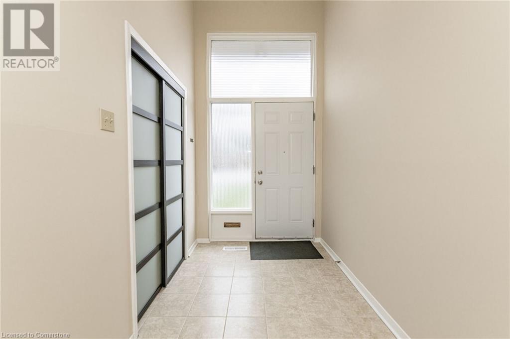 5479 Schueller CrescentBurlington, Ontario  L7L 3T1 - Photo 4 - 40684496