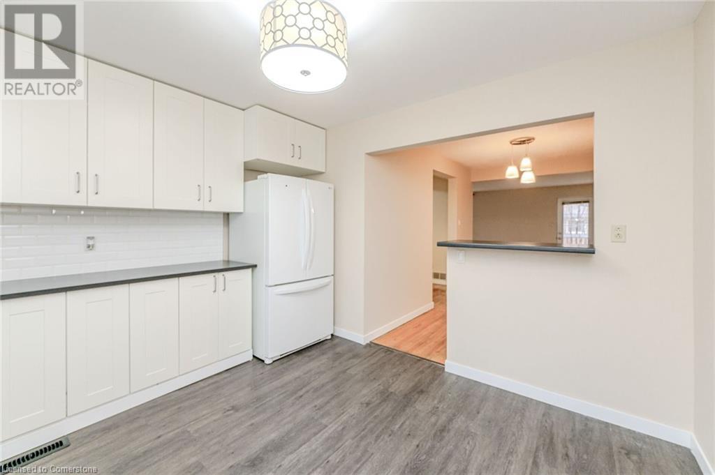 5479 Schueller CrescentBurlington, Ontario  L7L 3T1 - Photo 16 - 40684496