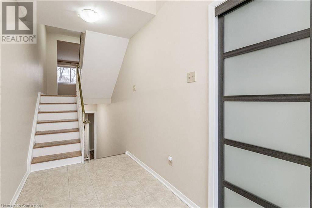 5479 Schueller CrescentBurlington, Ontario  L7L 3T1 - Photo 5 - 40684496
