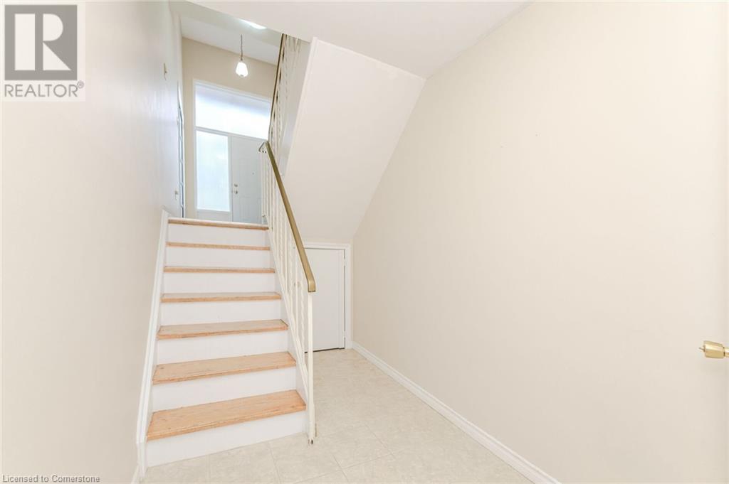 5479 Schueller CrescentBurlington, Ontario  L7L 3T1 - Photo 34 - 40684496