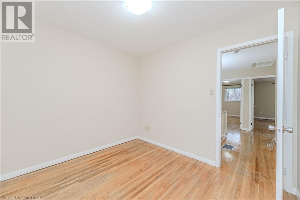 5479 Schueller CrescentBurlington, Ontario  L7L 3T1 - Photo 31 - 40684496