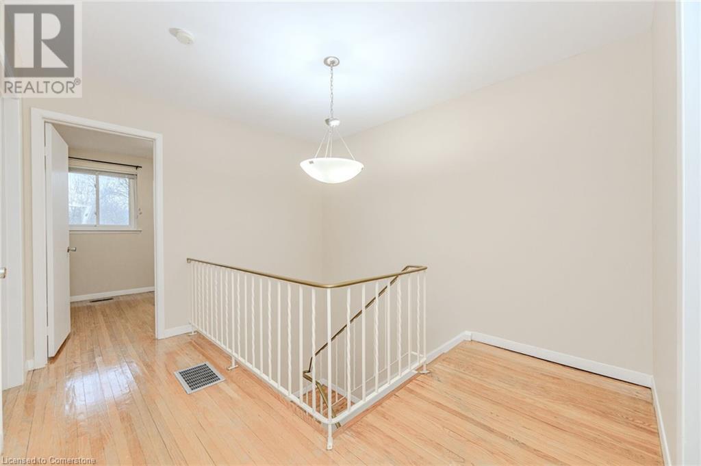 5479 Schueller CrescentBurlington, Ontario  L7L 3T1 - Photo 19 - 40684496