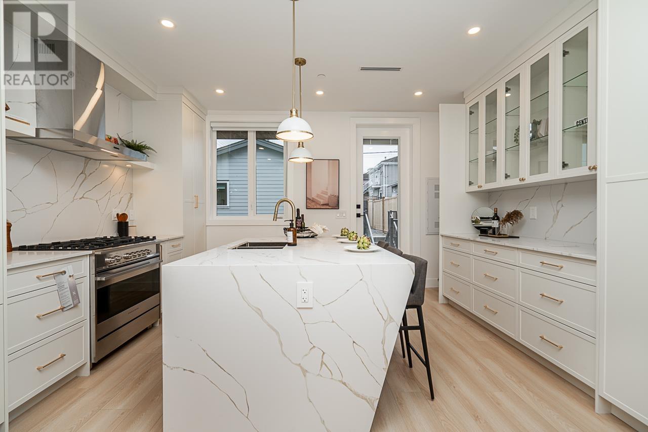 Listing Picture 10 of 40 : 3466 MONS DRIVE, Vancouver / 溫哥華 - 魯藝地產 Yvonne Lu Group - MLS Medallion Club Member