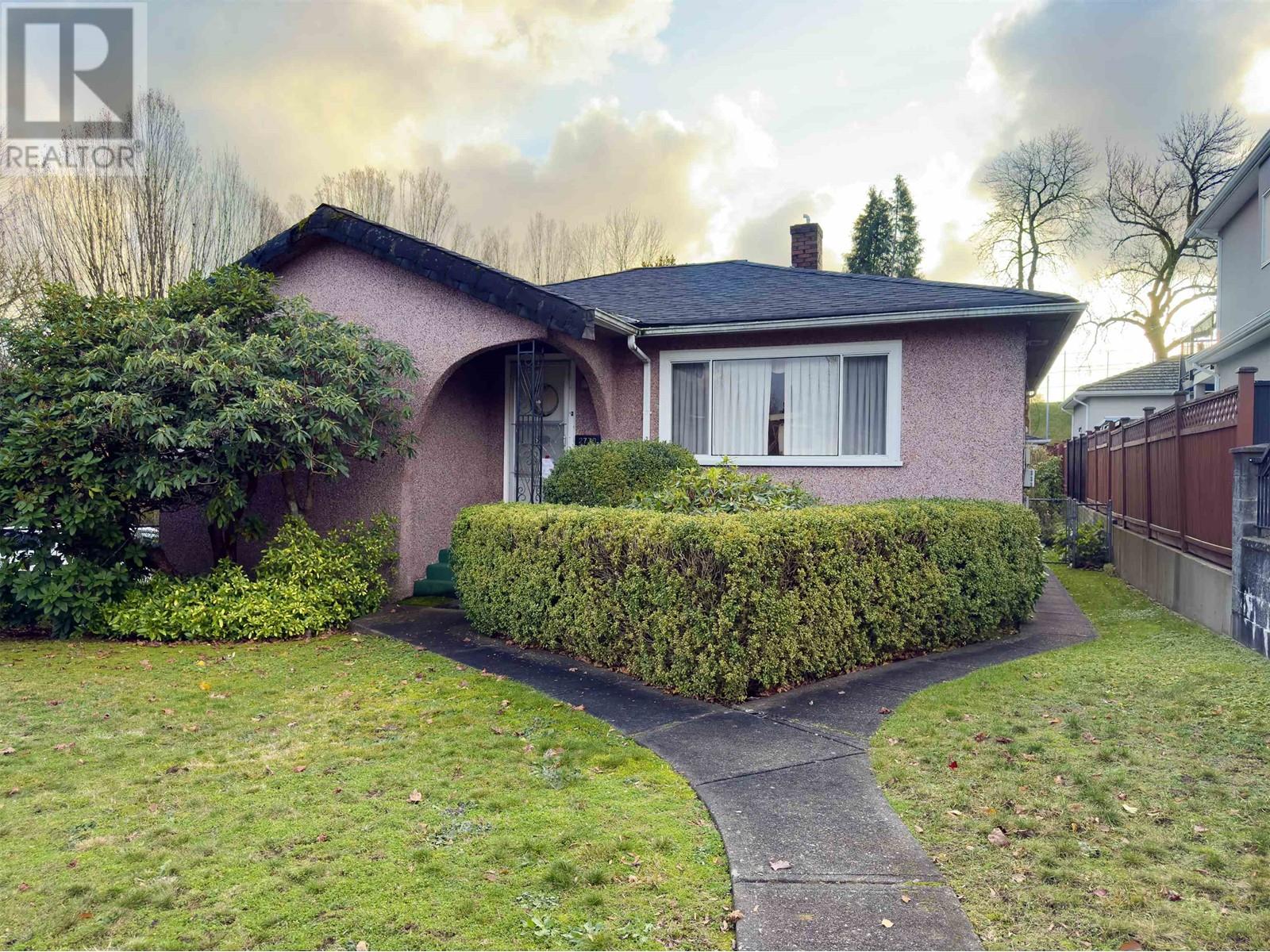 2770 Euclid Avenue, Vancouver, British Columbia  V5R 5B9 - Photo 1 - R2949495
