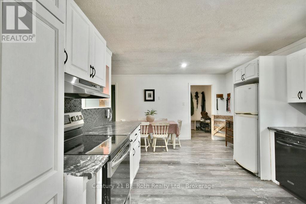 2286 Flos Ten Road E, Springwater, Ontario  L0L 1P0 - Photo 24 - S11888254