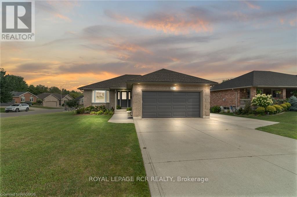 754 16th Street, Hanover, Ontario  N4N 3W8 - Photo 2 - X10846918