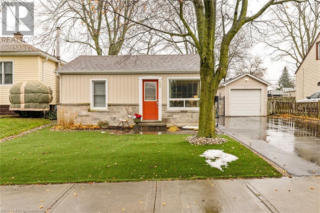 221 West 19th Street, Hamilton, Ontario  L9C 4J3 - Photo 2 - 40684483