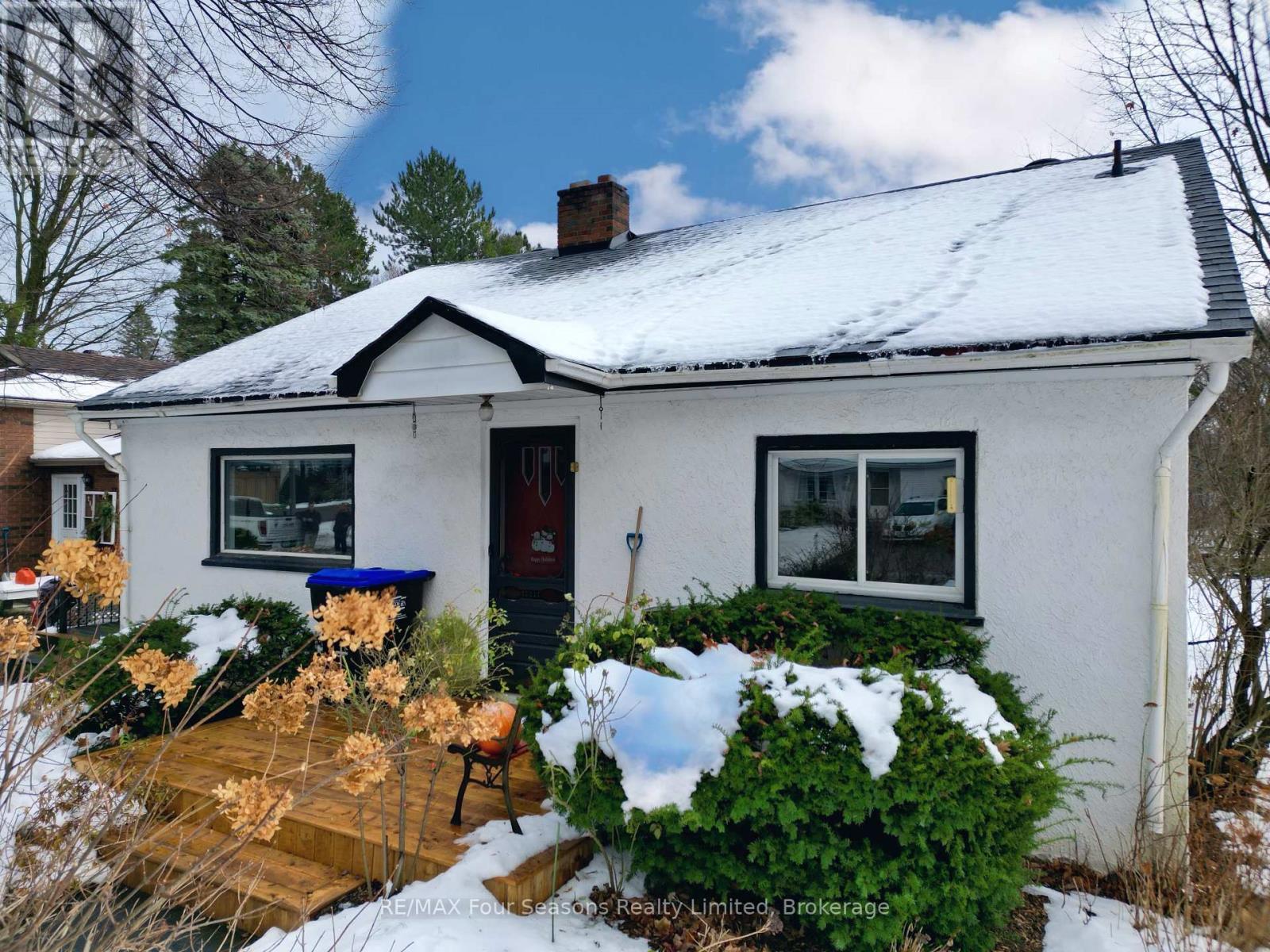 210 Saunders Street, Clearview, Ontario  L0M 1S0 - Photo 2 - S11888276