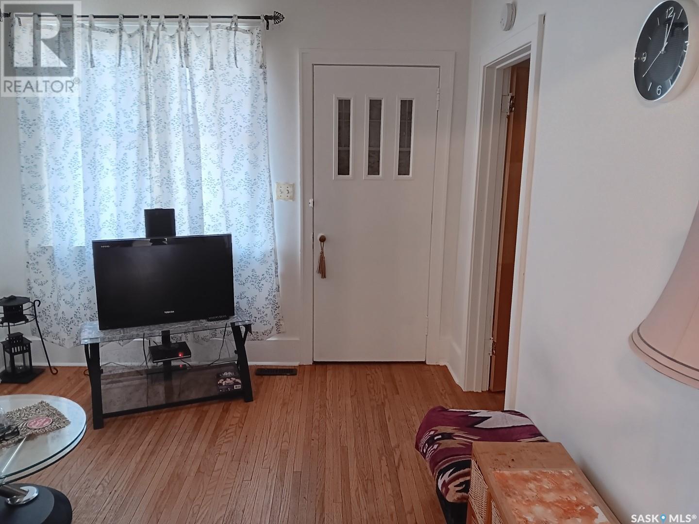 Property at 824 H AVENUE N image 4