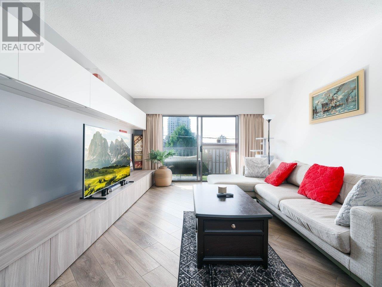 214 123 E 19th Street, North Vancouver, British Columbia V7L 2Y9 - Photo 5 - R2949855