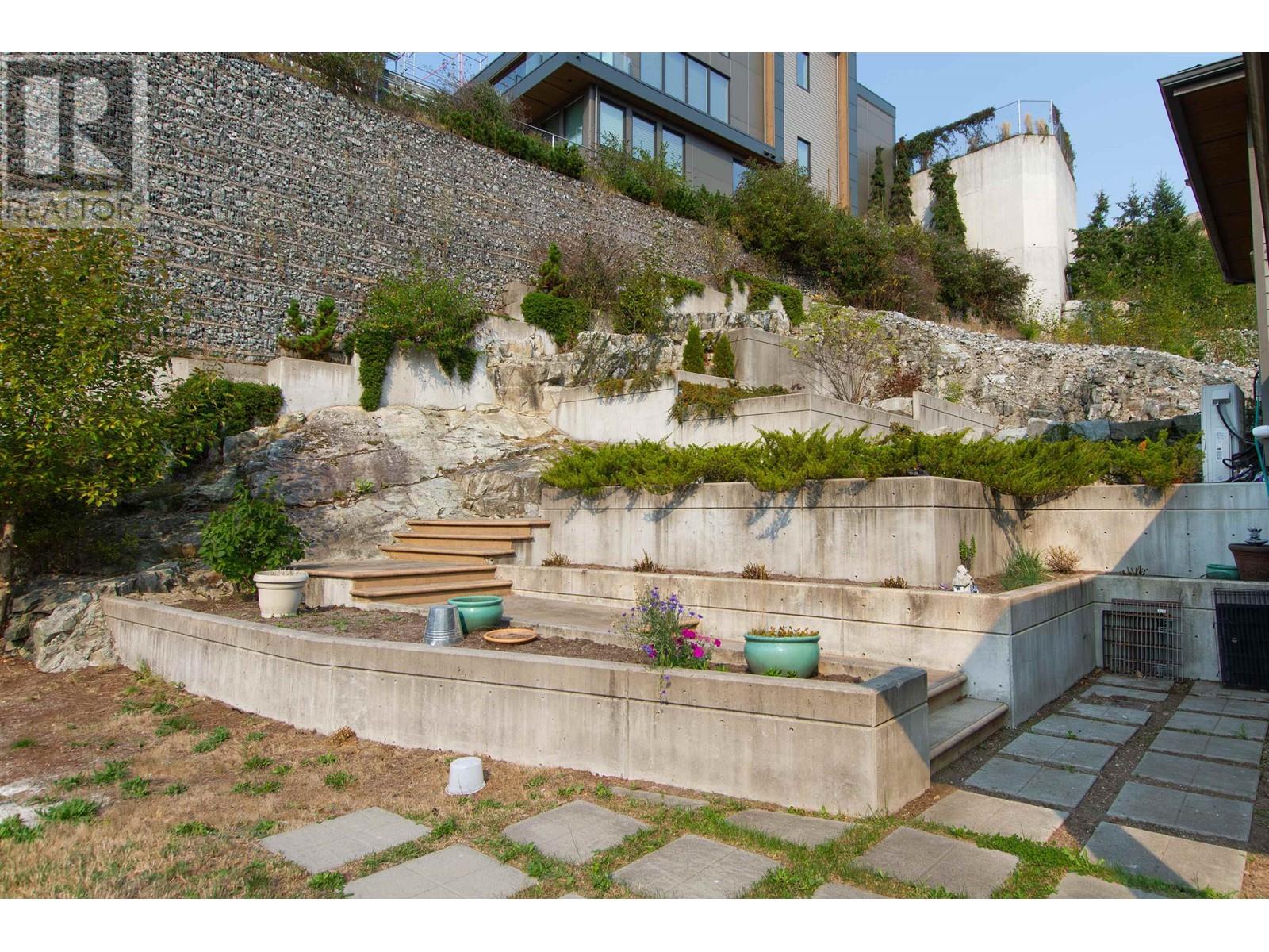 1933 Dowad Drive, Squamish, British Columbia  V8B 0S4 - Photo 35 - R2925447