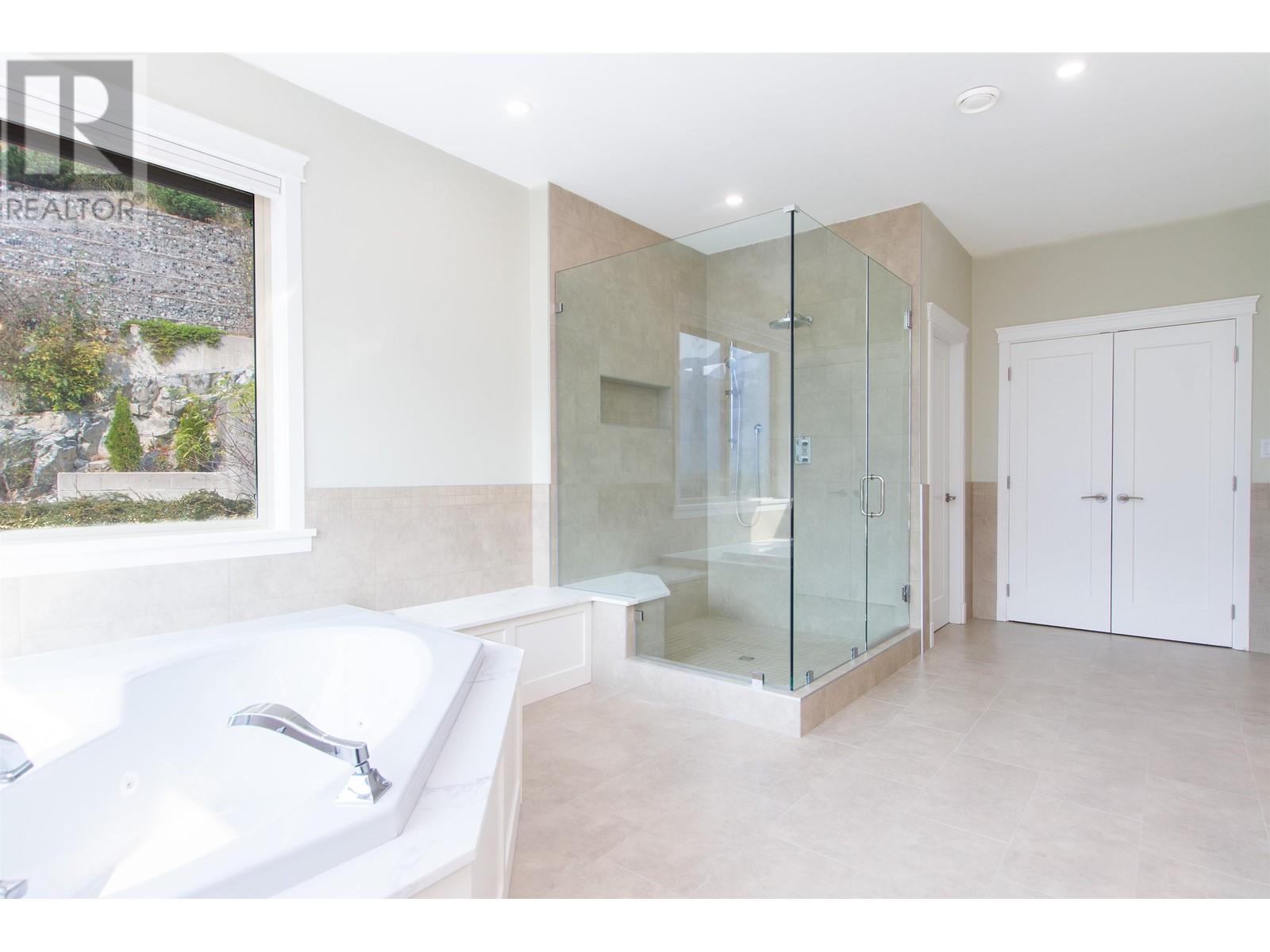 1933 Dowad Drive, Squamish, British Columbia  V8B 0S4 - Photo 24 - R2925447