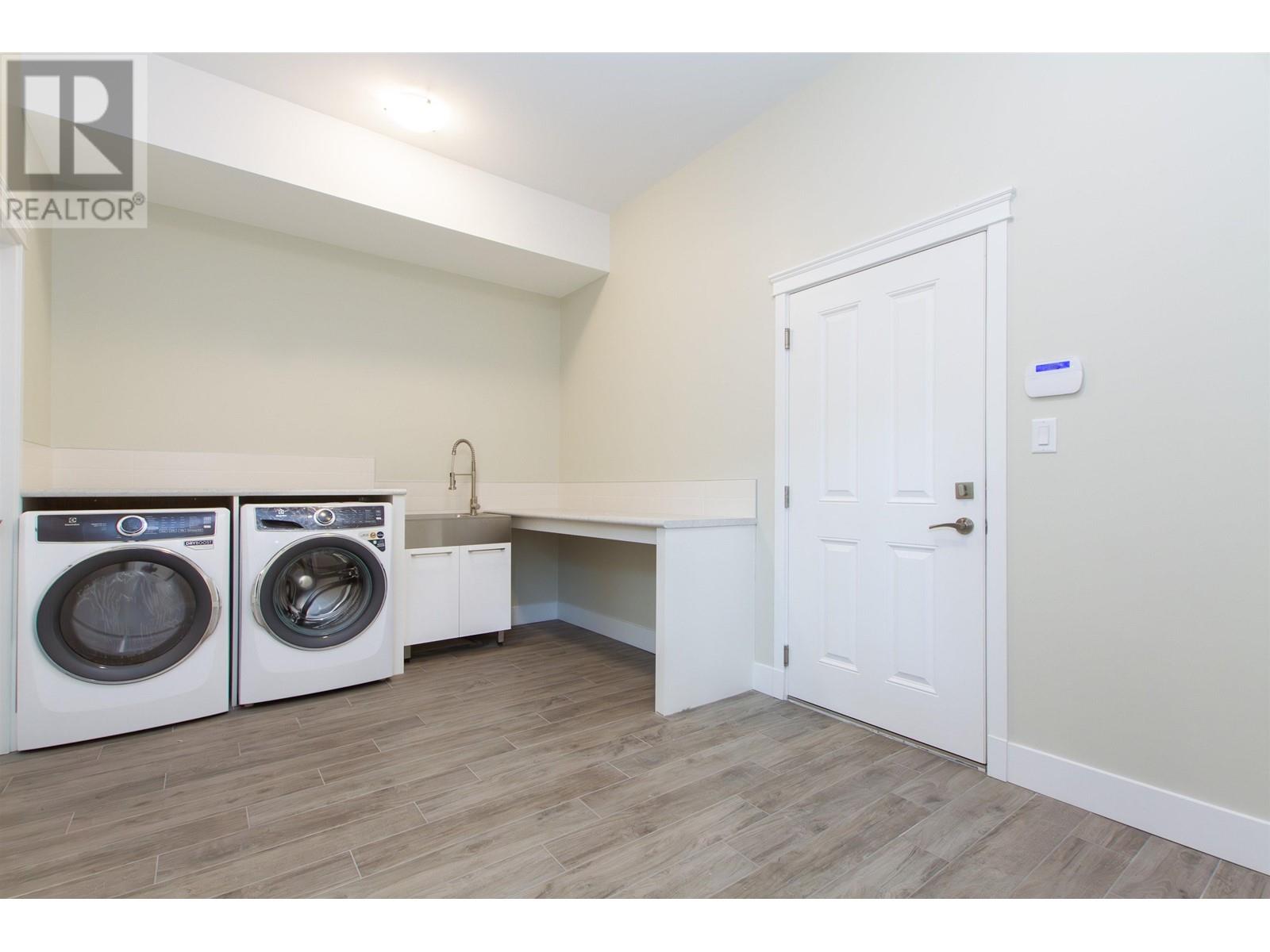 1933 Dowad Drive, Squamish, British Columbia  V8B 0S4 - Photo 28 - R2925447