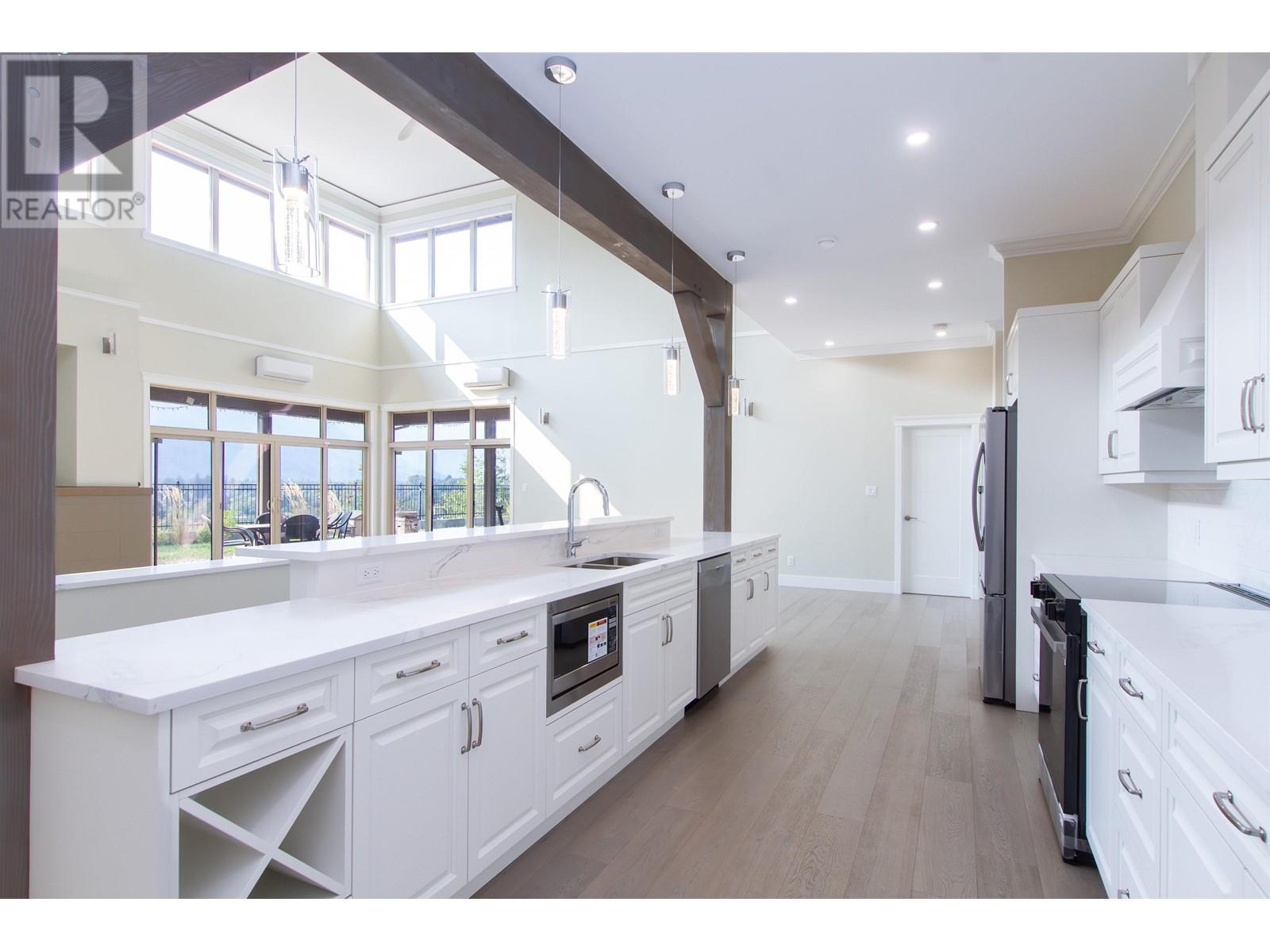 1933 Dowad Drive, Squamish, British Columbia  V8B 0S4 - Photo 5 - R2925447