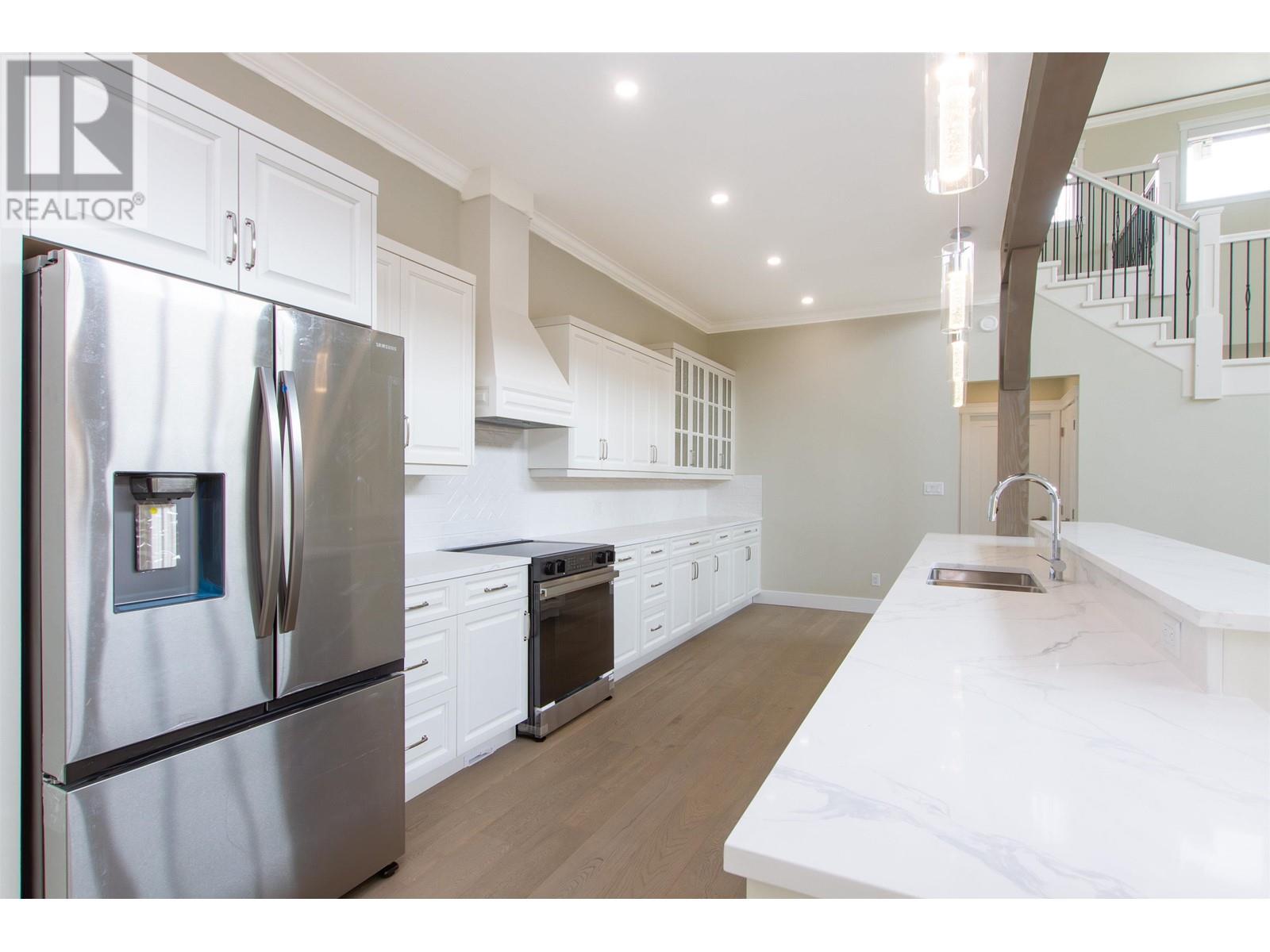 1933 Dowad Drive, Squamish, British Columbia  V8B 0S4 - Photo 3 - R2925447