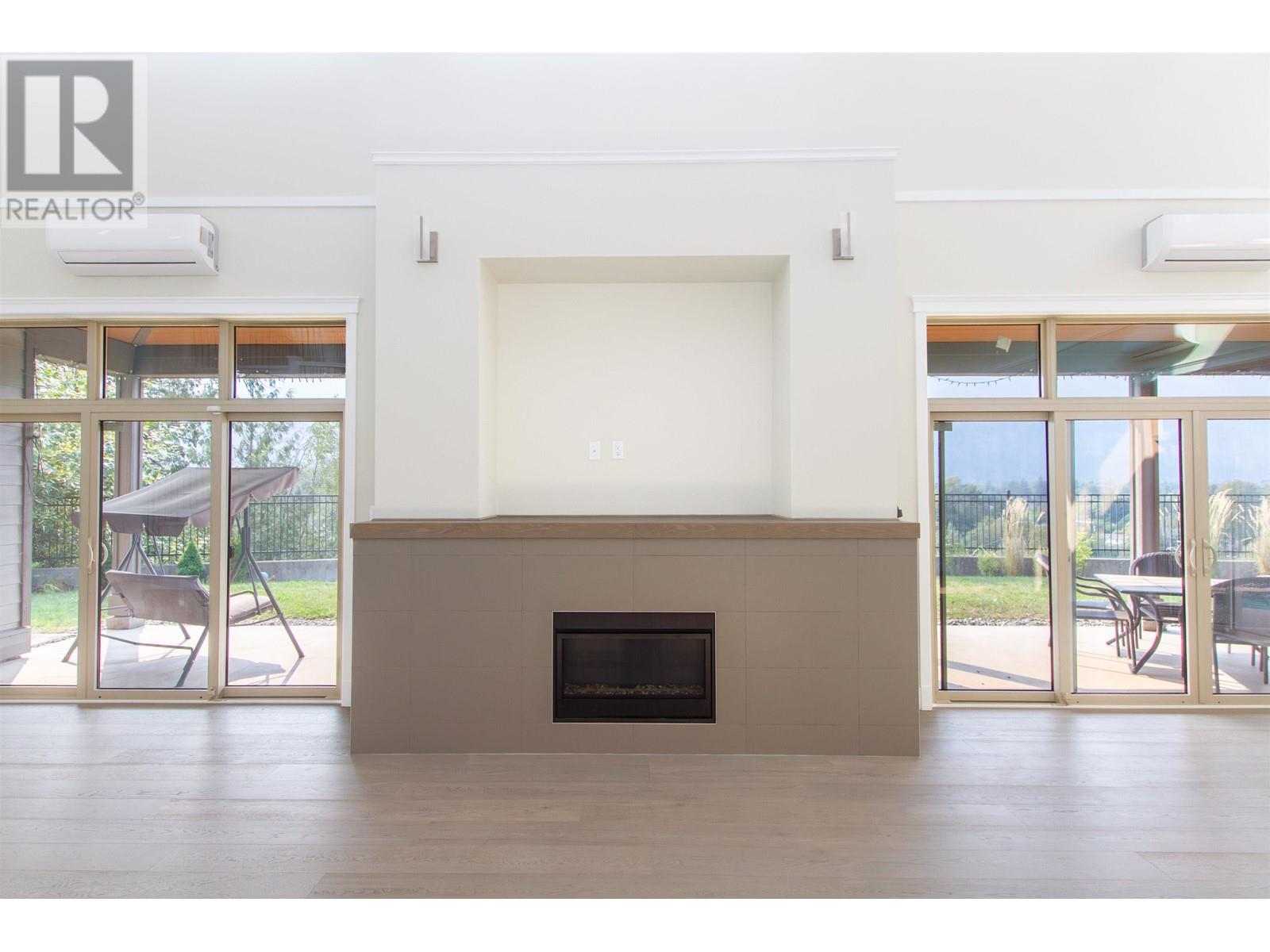 1933 Dowad Drive, Squamish, British Columbia  V8B 0S4 - Photo 7 - R2925447