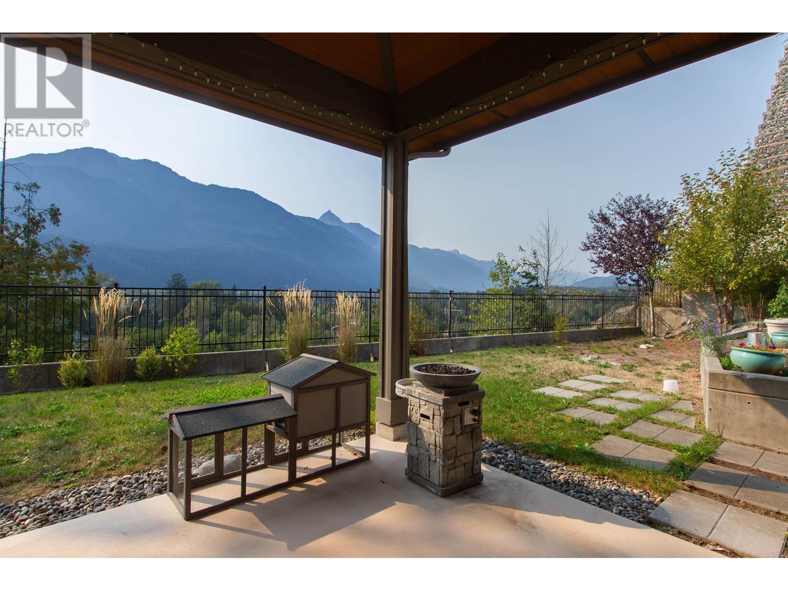 1933 Dowad Drive, Squamish, British Columbia  V8B 0S4 - Photo 33 - R2925447