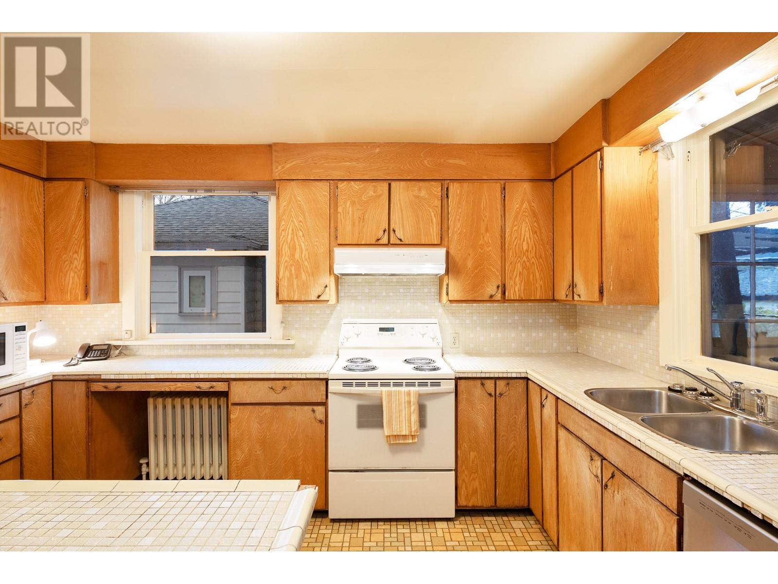 Listing Picture 14 of 40 : 2886 W 29TH AVENUE, Vancouver / 溫哥華 - 魯藝地產 Yvonne Lu Group - MLS Medallion Club Member